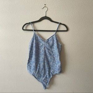 PACSUN FLORAL BODY SUIT SIZE MED BLUE